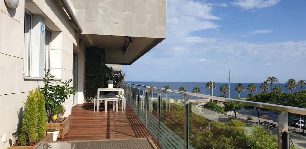 Apartamento Completo Con Piscina Terraza Vistas Del Mar Badalona Exterior foto
